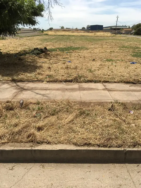 1280 W Hazelton Avenue, Stockton, CA 95203