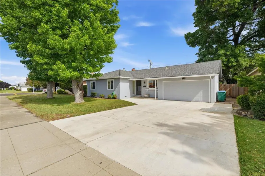 1437 W Elm Street, Lodi, CA 95242 - #2