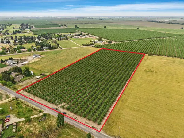 19753 E Oakwood Road, Stockton, CA 95215