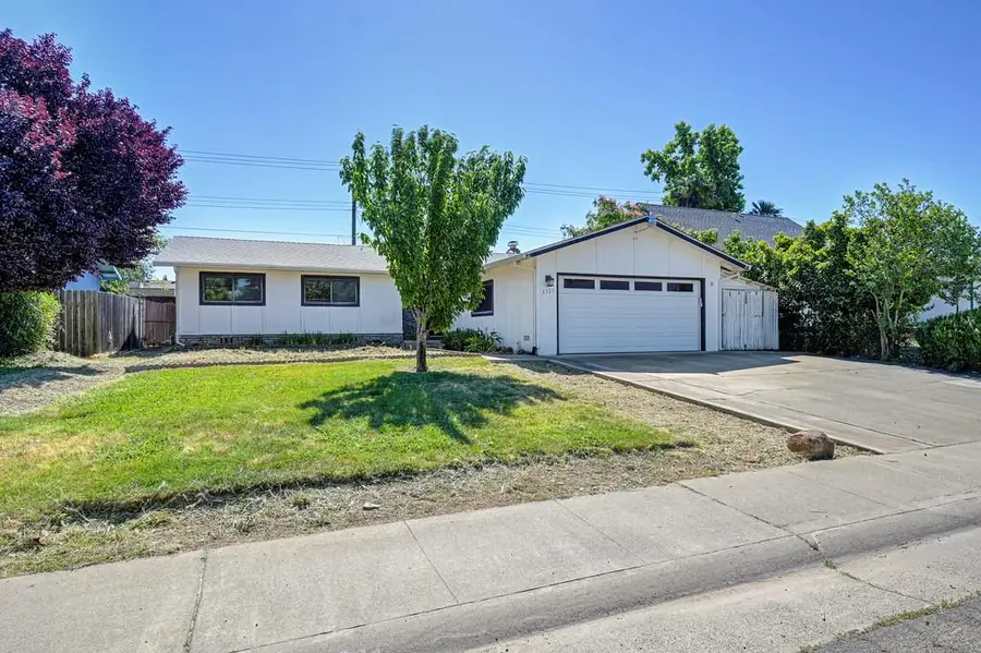 3721 Thornhill Drive, Sacramento, CA 95826 - #3