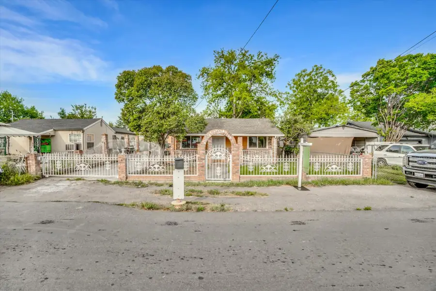 511 S Gertrude Avenue, Stockton, CA 95215 - #2