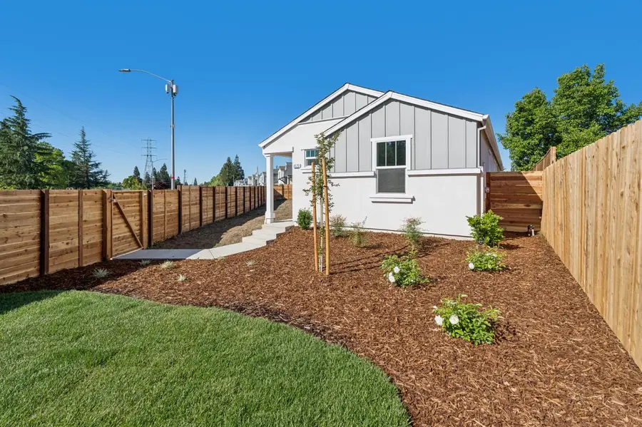 6525 Jacinto Avenue, Sacramento, CA 95823 - #3