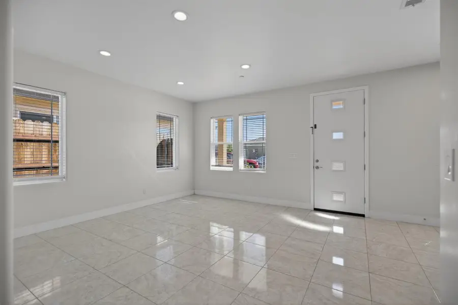 5960 Cortes Court, Sacramento, CA 95824 - #2