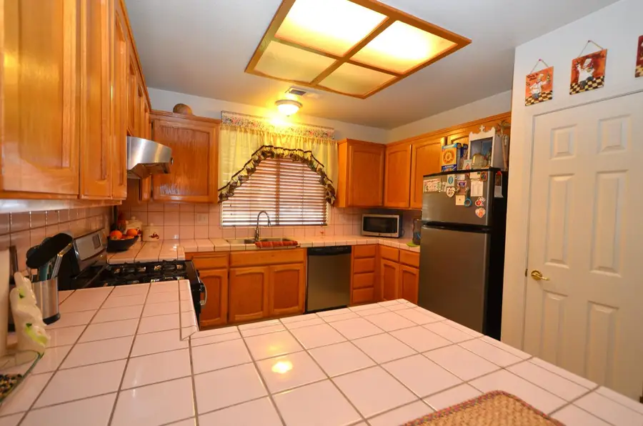 225 Stonewood Drive, Los Banos, CA 93635 - #2