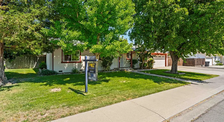 4801 Glenmoor Way, Denair, CA 95316 - #2