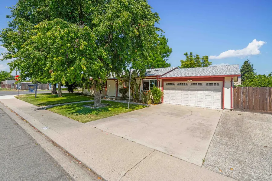 4801 Glenmoor Way, Denair, CA 95316 - #3