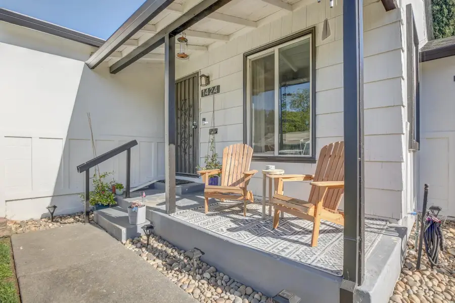 1424 Kitchner Road, Sacramento, CA 95822 - #3