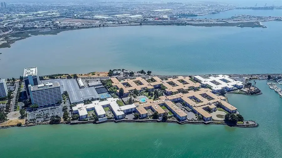 4 Commodore Drive #D438, Emeryville, CA 94608 - #3