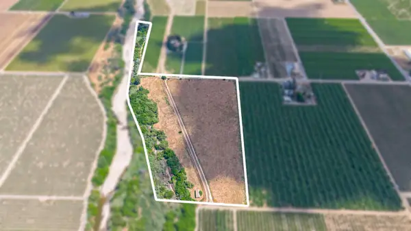 1188 7 1/2 Avenue, Kingsburg, CA 93631