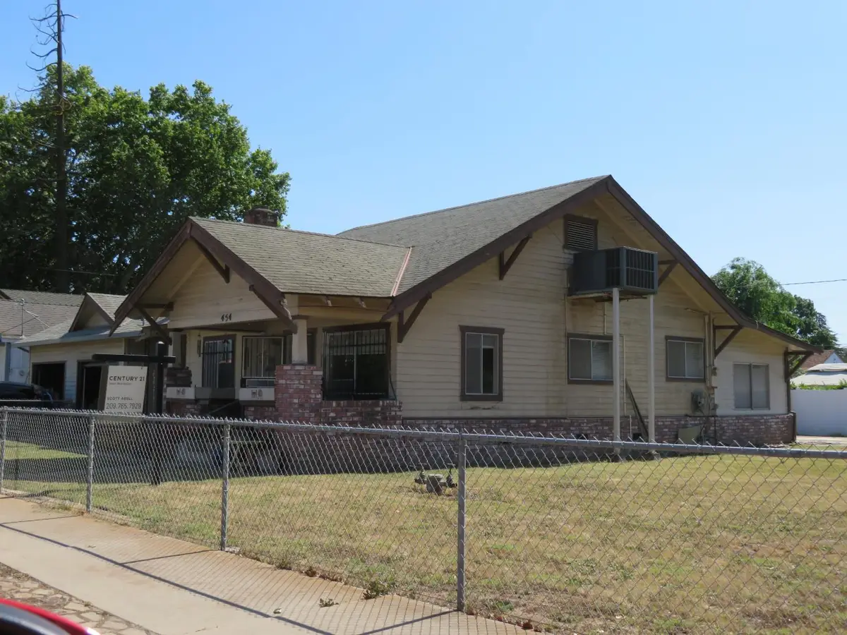 454 N 3rd Avenue, Oakdale, CA 95361 - #1