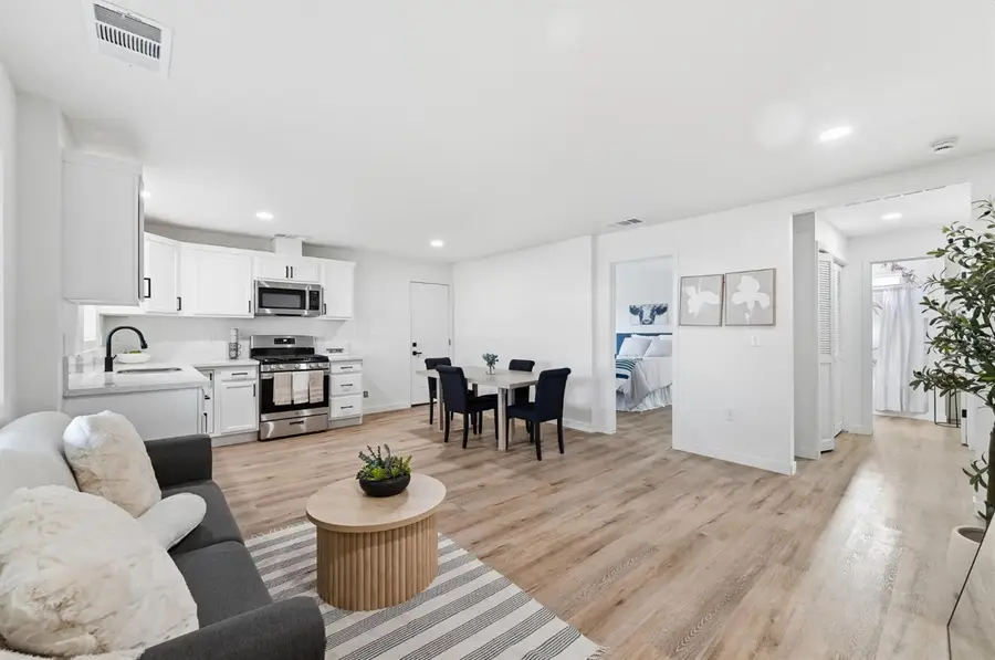 696 Pedersen Rd, Oakdale, CA 95361 - #2