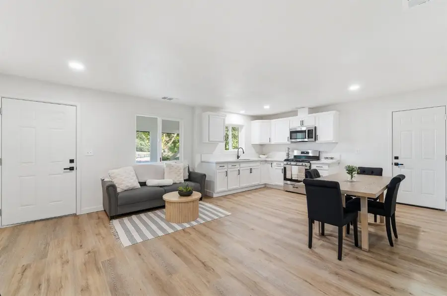 696 Pedersen Rd, Oakdale, CA 95361 - #3