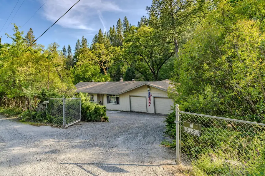 8792 Hidden Valley Road, Mountain Ranch, CA 95246 - #2