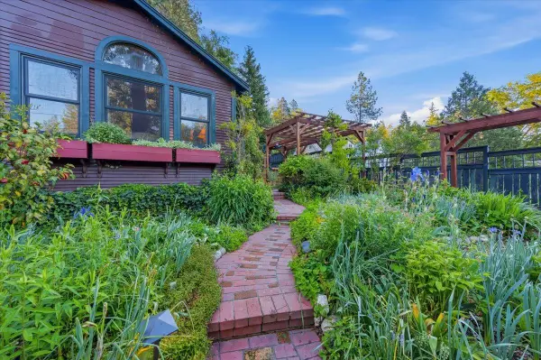 11005 Berggren Lane, Nevada City, CA 95959