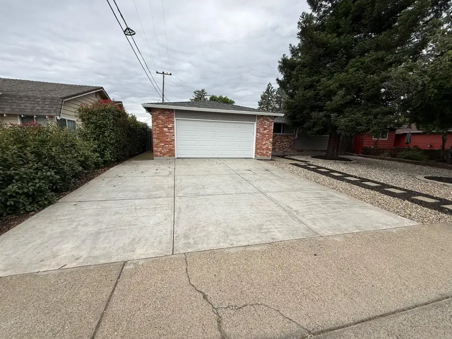 3006 Chestnut Hill Drive, Sacramento, CA 95826 - #2