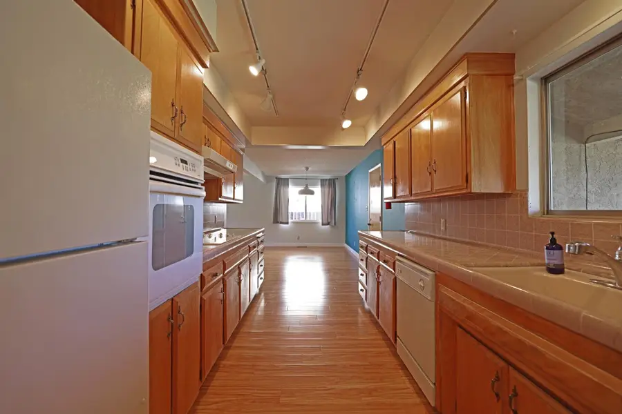 6724 San Joaquin Street, Sacramento, CA 95820 - #3