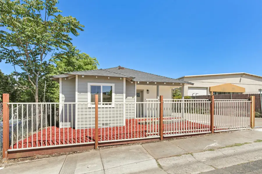 4901 Parker Avenue, Sacramento, CA 95820 - #2