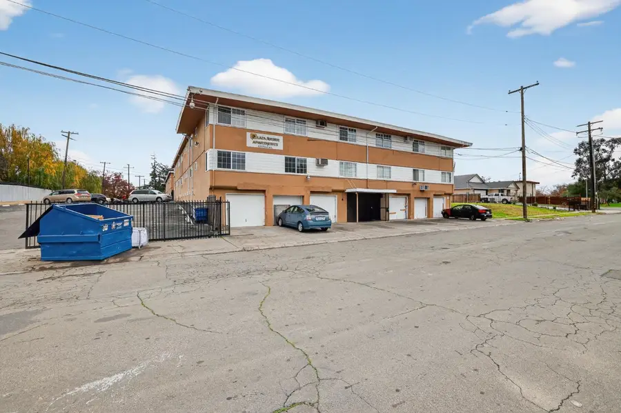 618 Plaza Avenue, Sacramento, CA 95815 - #3
