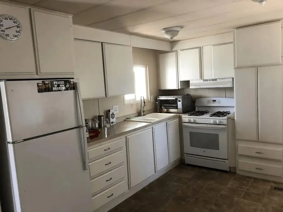7452 Huckleberry Ln, Sacramento, CA 95828 - #2