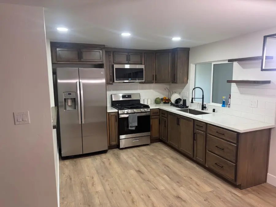 137 Davis Avenue, Sacramento, CA 95823 - #2