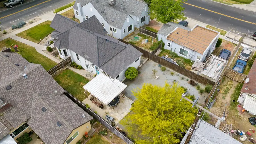 124 W Florinda Street, Hanford, CA 93230 - #3