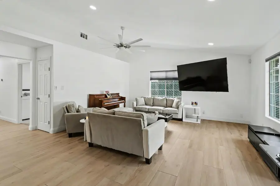 5522 21st Avenue, Sacramento, CA 95820 - #3