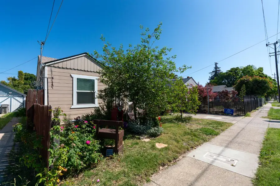 5223 15th Avenue, Sacramento, CA 95820 - #3