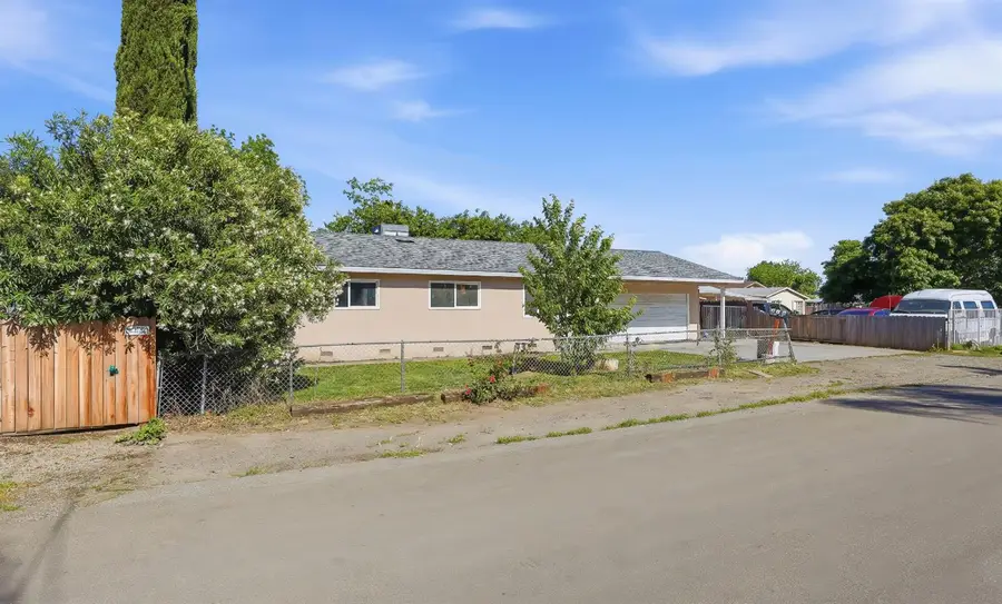 378 S Coolidge Avenue, Stockton, CA 95215 - #2
