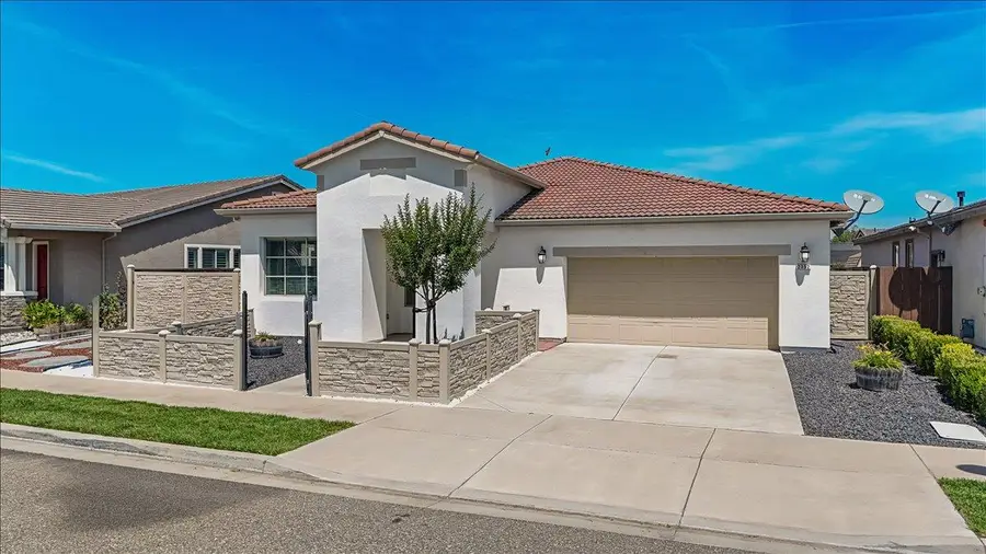 2352 Mustang Drive, Oakdale, CA 95361 - #2