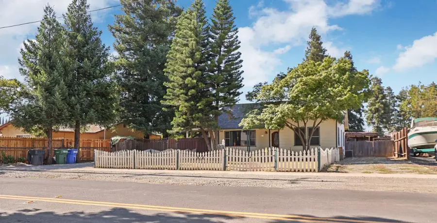 916 Elm Avenue, Modesto, CA 95354 - #2