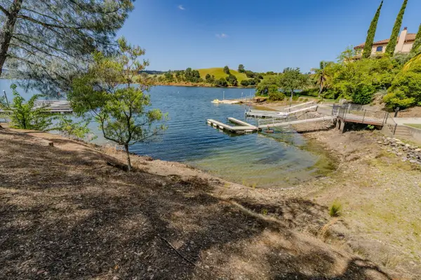 904 Foothill Rd, Copperopolis, CA 95228