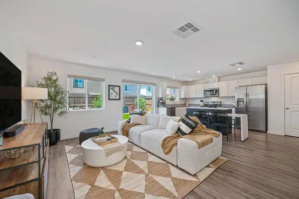 2233 Shady Tree Circle, Roseville, CA 95747