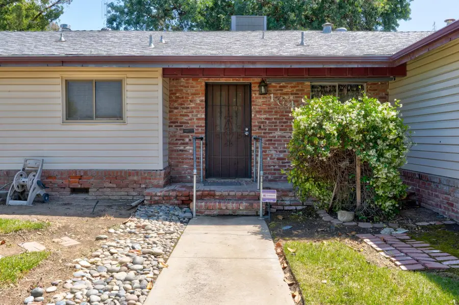 1041 Golden Gate Avenue, Dos Palos, CA 93620 - #2