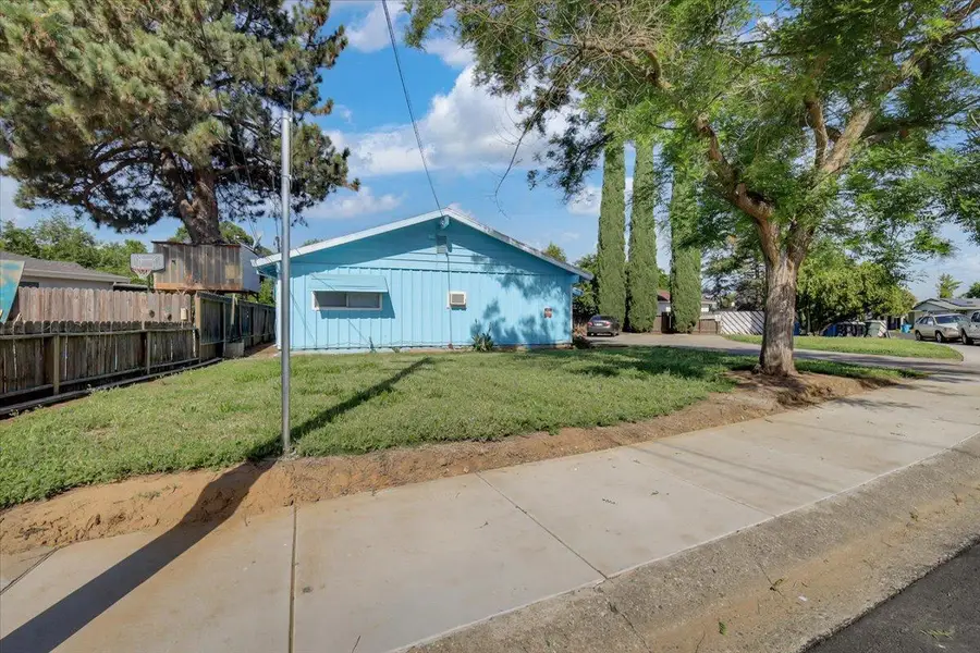 564 E 15th Street, Marysville, CA 95901 - #3
