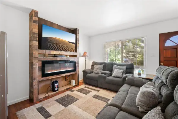 2100 Bowling Green Drive, Sacramento, CA 95825