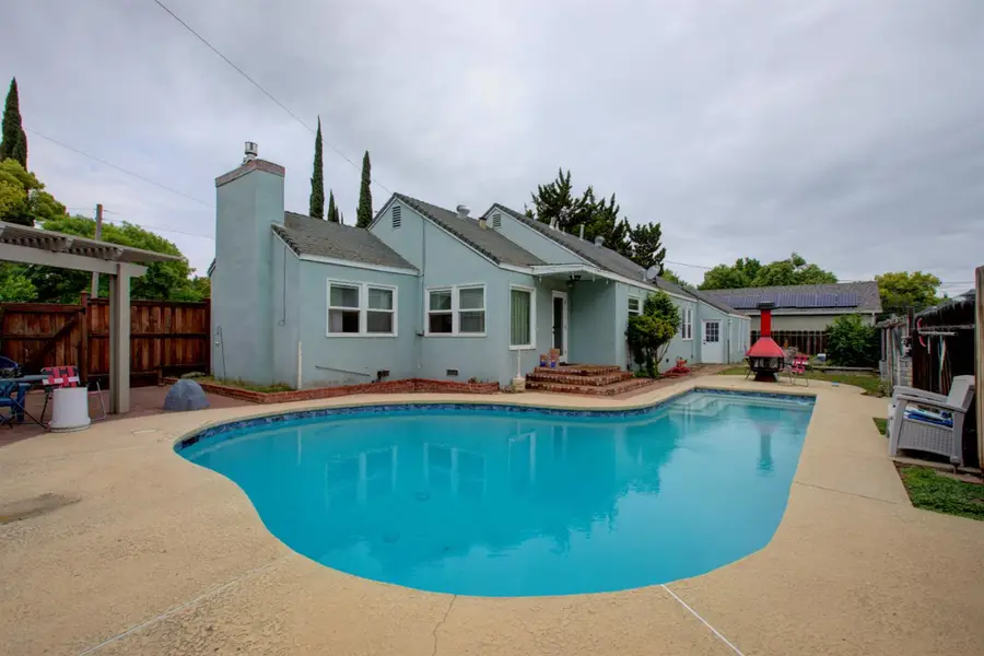 1001 Grove Avenue, Atwater, CA 95301 - #2