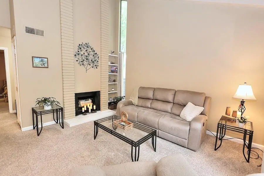 861 Woodside Lane #6, Sacramento, CA 95825 - #2