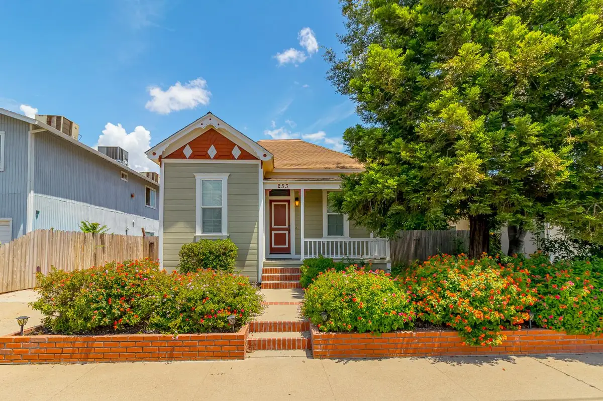 253 N 1st Avenue, Oakdale, CA 95361 - #1