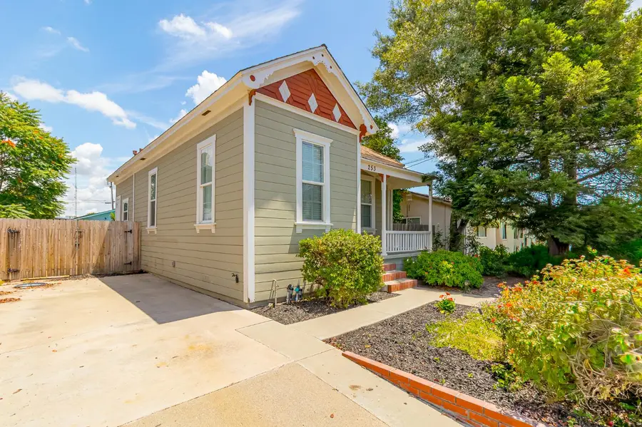 253 N 1st Avenue, Oakdale, CA 95361 - #3