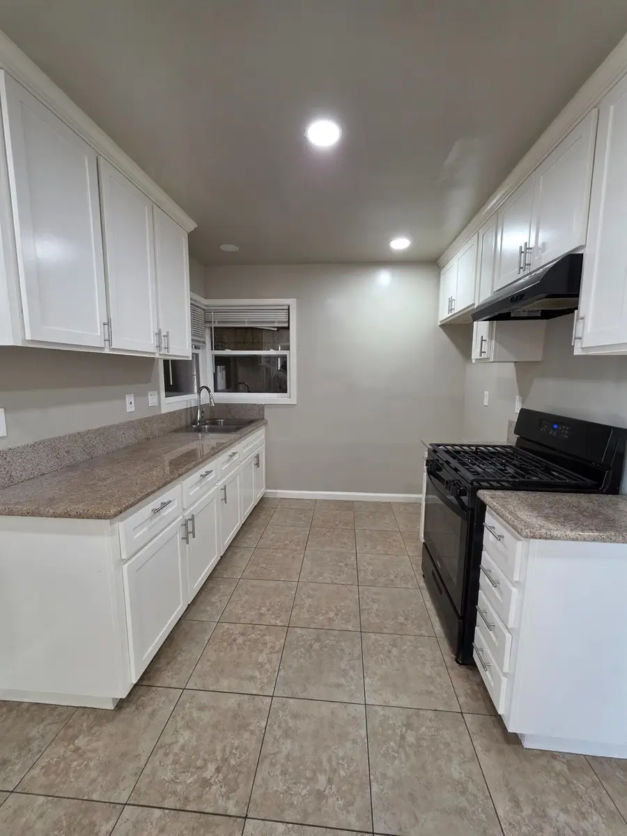 5748 Nina Way, Sacramento, CA 95824 - #3