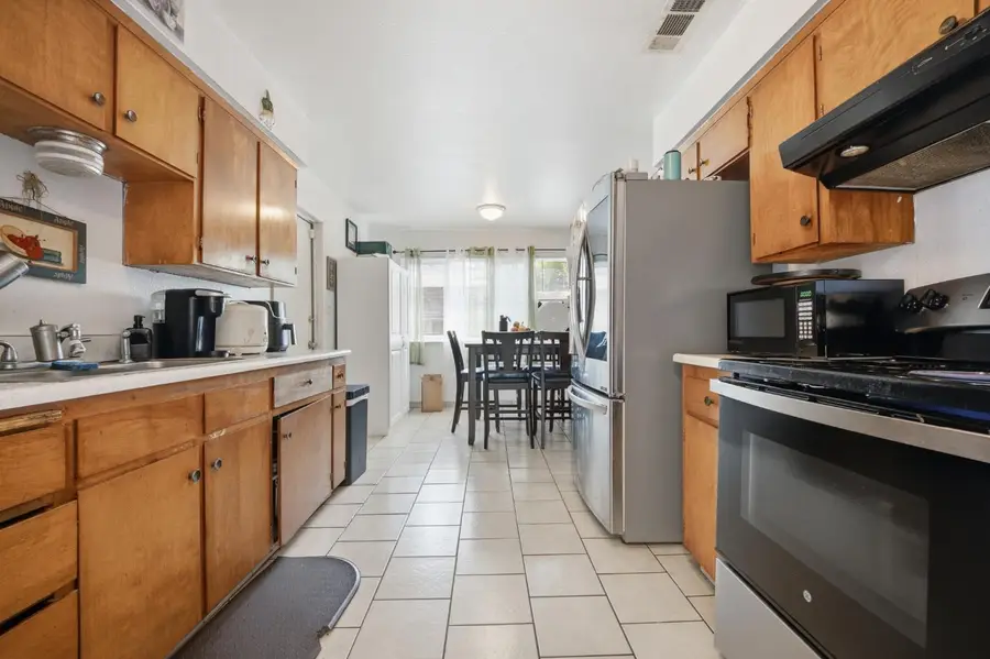 2250 Emerson Ave, Merced, CA 95341 - #2