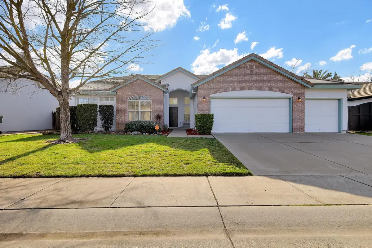 2004 Falls Dr, Yuba City, CA 95993 - #1