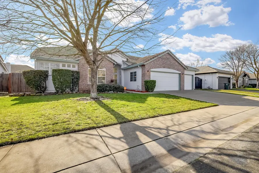 2004 Falls Dr, Yuba City, CA 95993 - #2