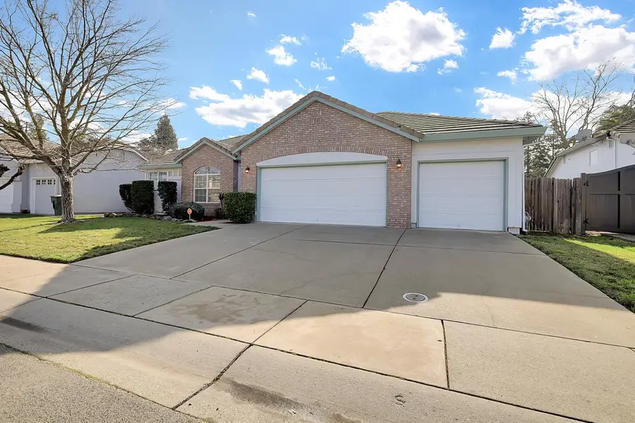 2004 Falls Dr, Yuba City, CA 95993 - #3