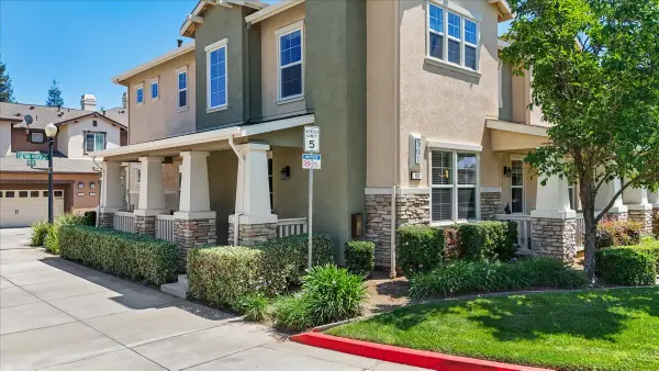 561 Wild Stallion Drive #151, Oakdale, CA 95361