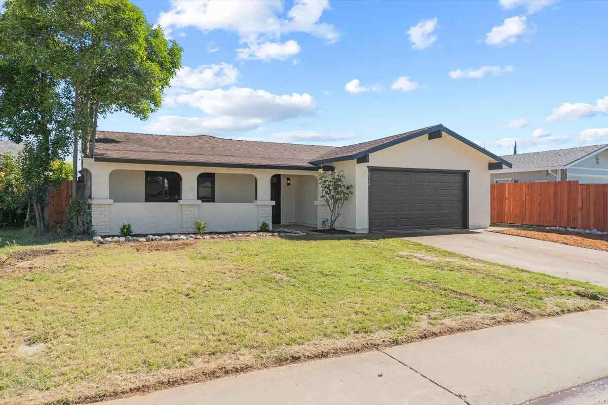 8404 Sunrise Woods Way, Sacramento, CA 95828 - #1