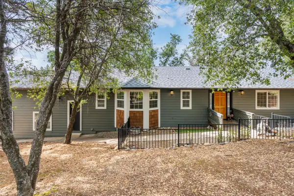 12711 Cresthaven Drive, Groveland, CA 95321