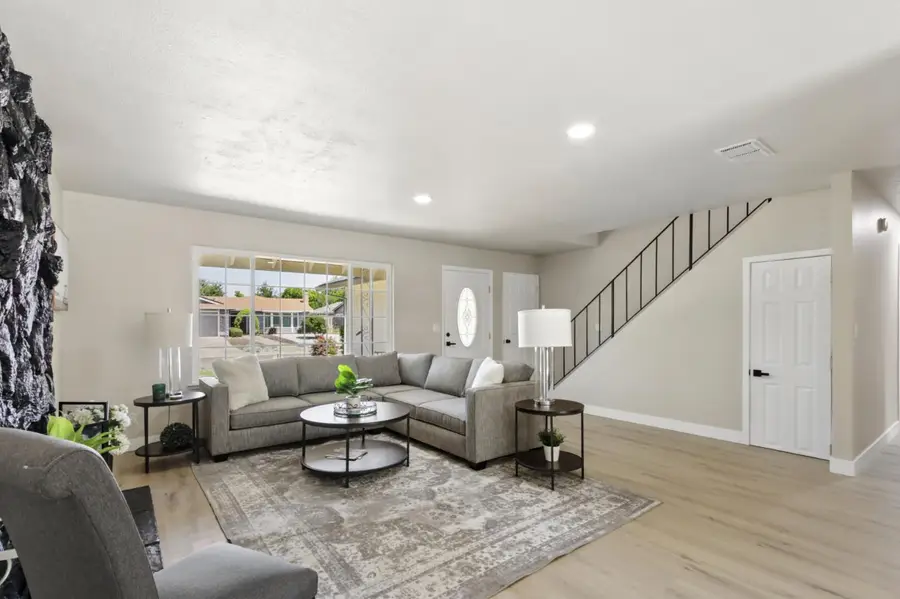 4028 Bairnsdale Way, Sacramento, CA 95826 - #3