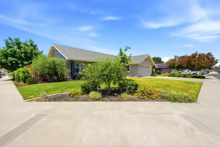 2702 Burl Court, Hanford, CA 93230 - #2