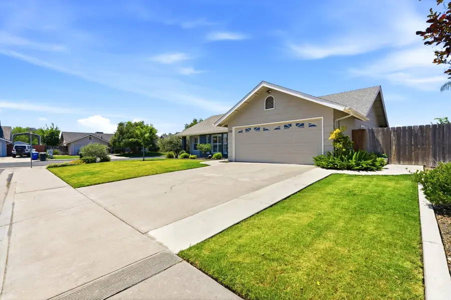 2702 Burl Court, Hanford, CA 93230 - #3